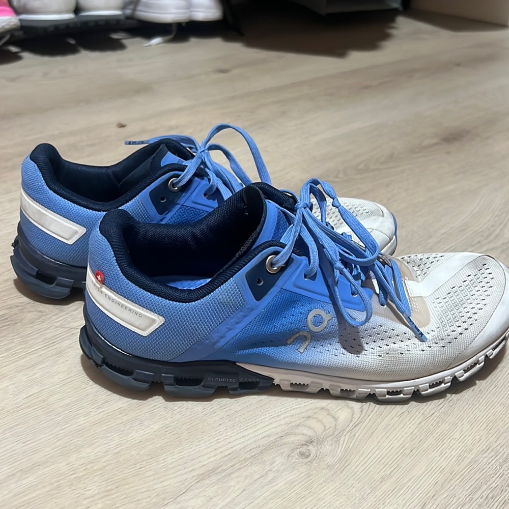 Oncloud shoes size 7.5